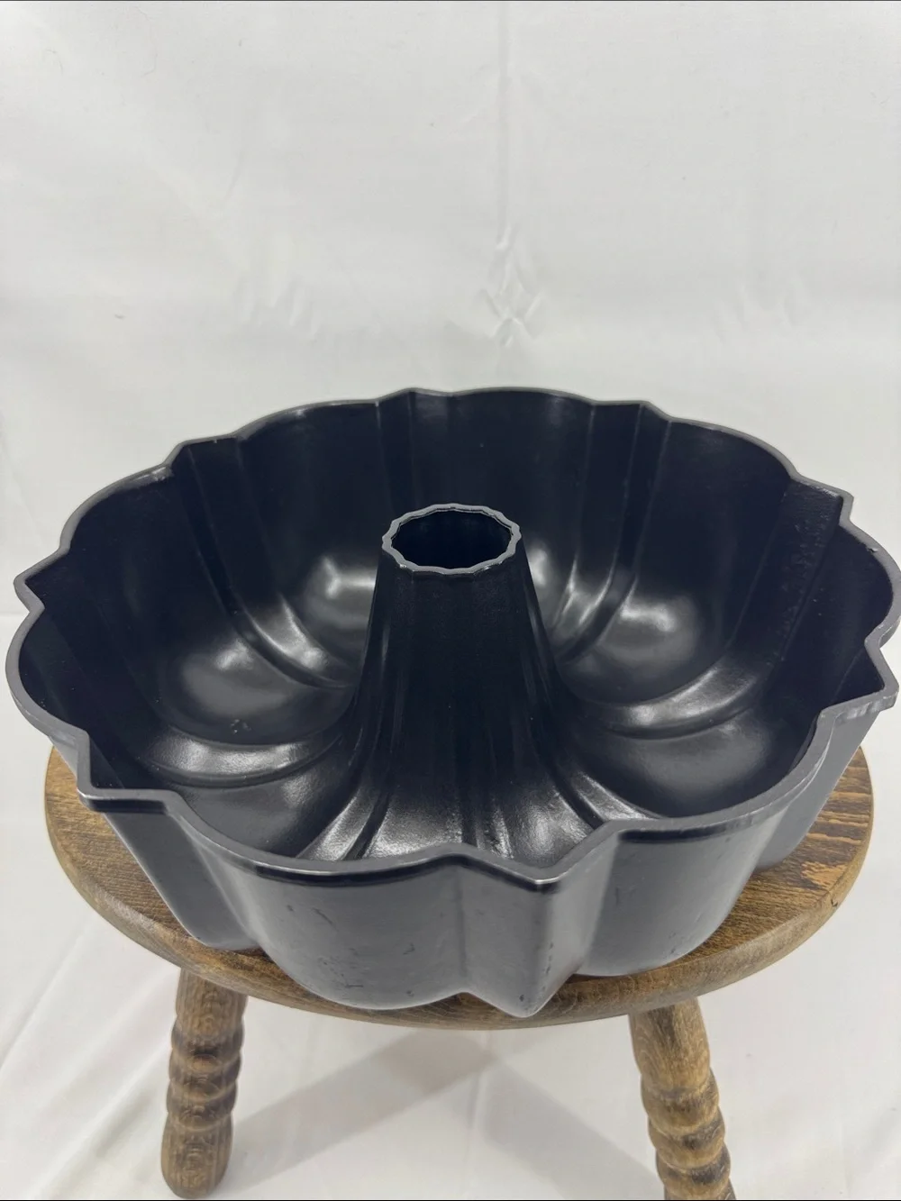 NordicWare Classic 12 Cup Black Nonstick Bundt Cake Pan